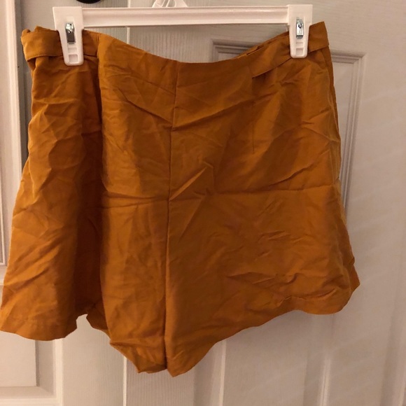 UO Shorts - Picture 2 of 3